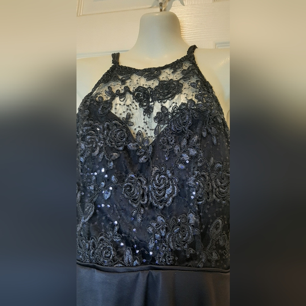 Dress - Picture 2 of 3